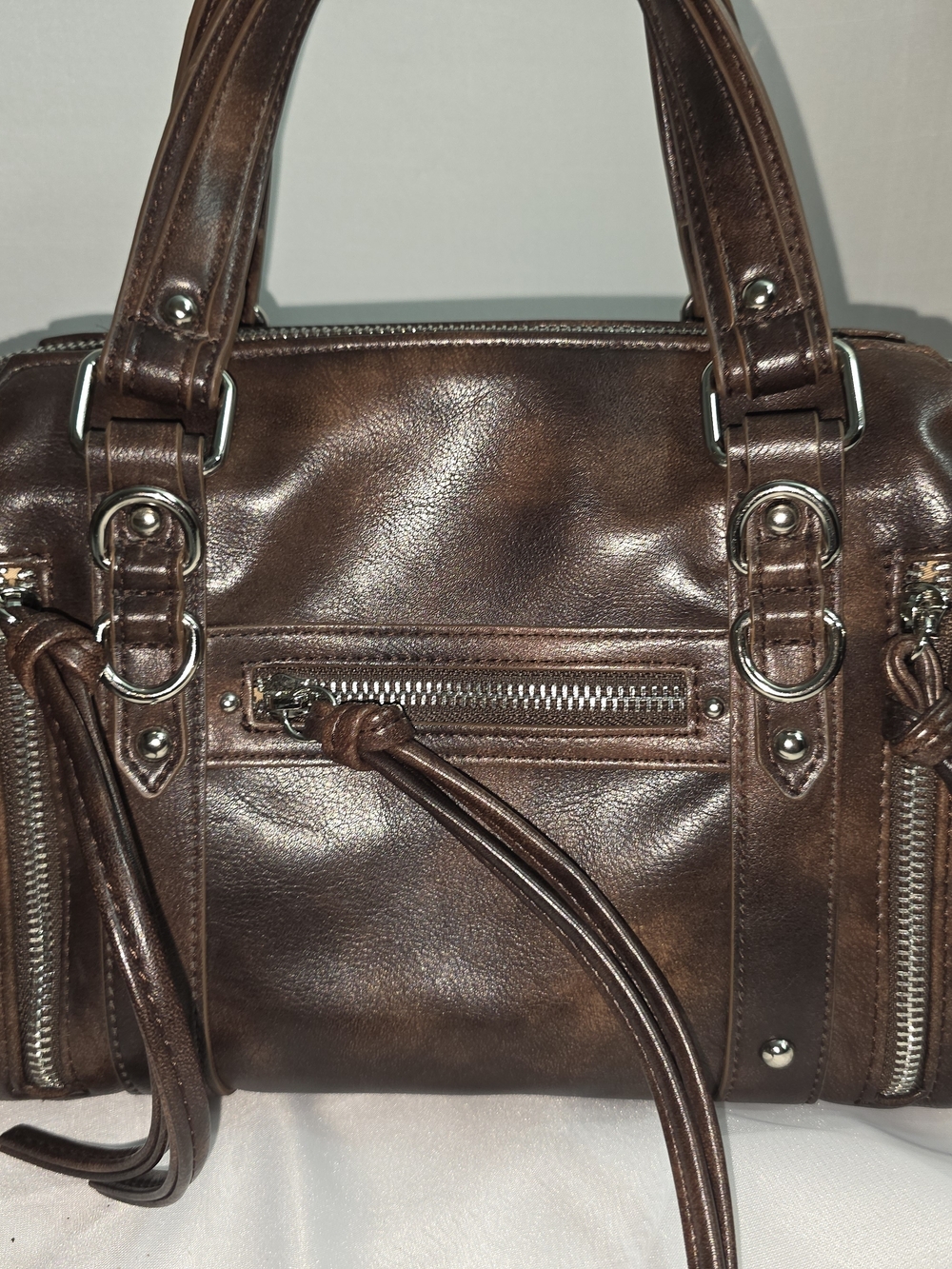 Classic Brown Leather Shoulder Bag with Front Zip and Tassel